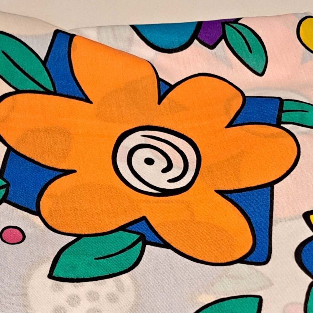 Floral fabric huge flowers in red purple orange blue on a white background - Picture 4 of 4